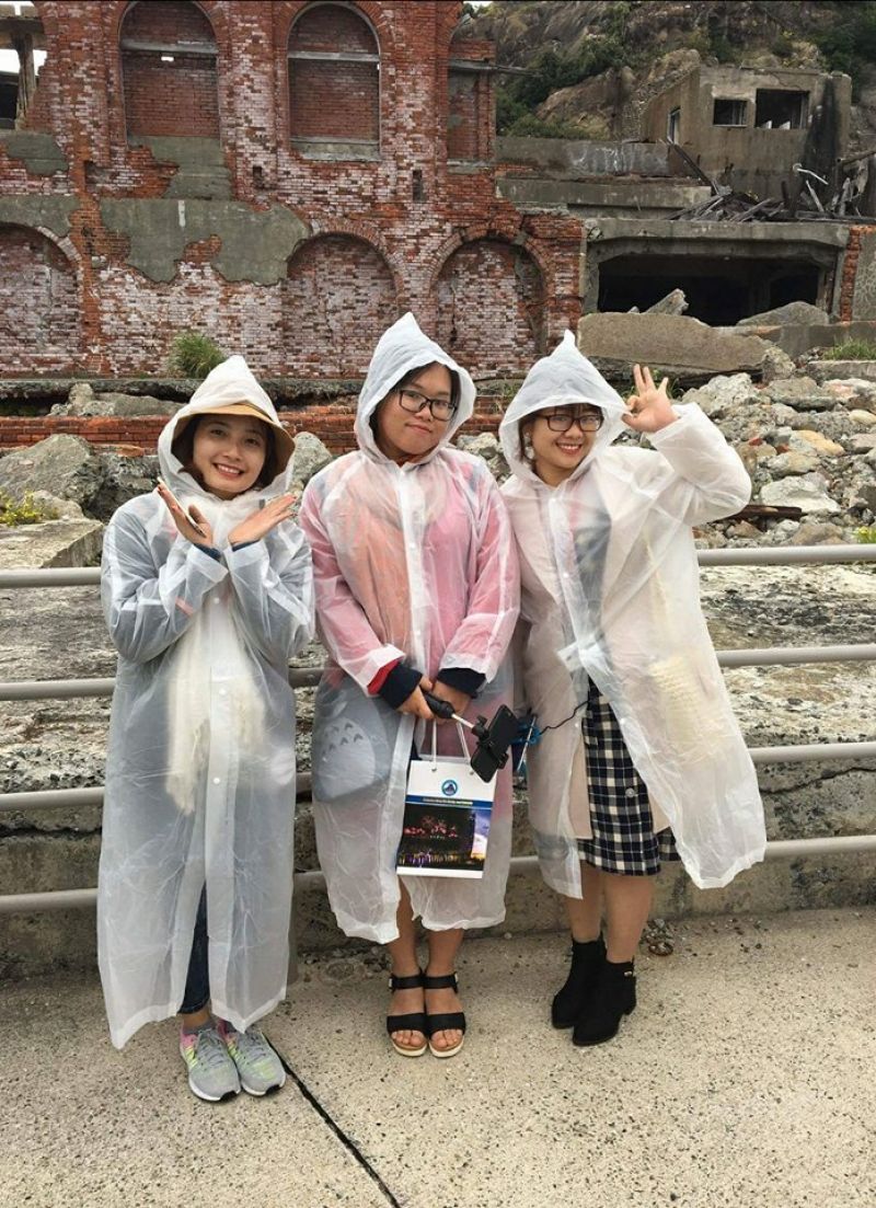 Thùy Linh tham quan Gunkanjima Thùy Linh tham quan Gunkanjima